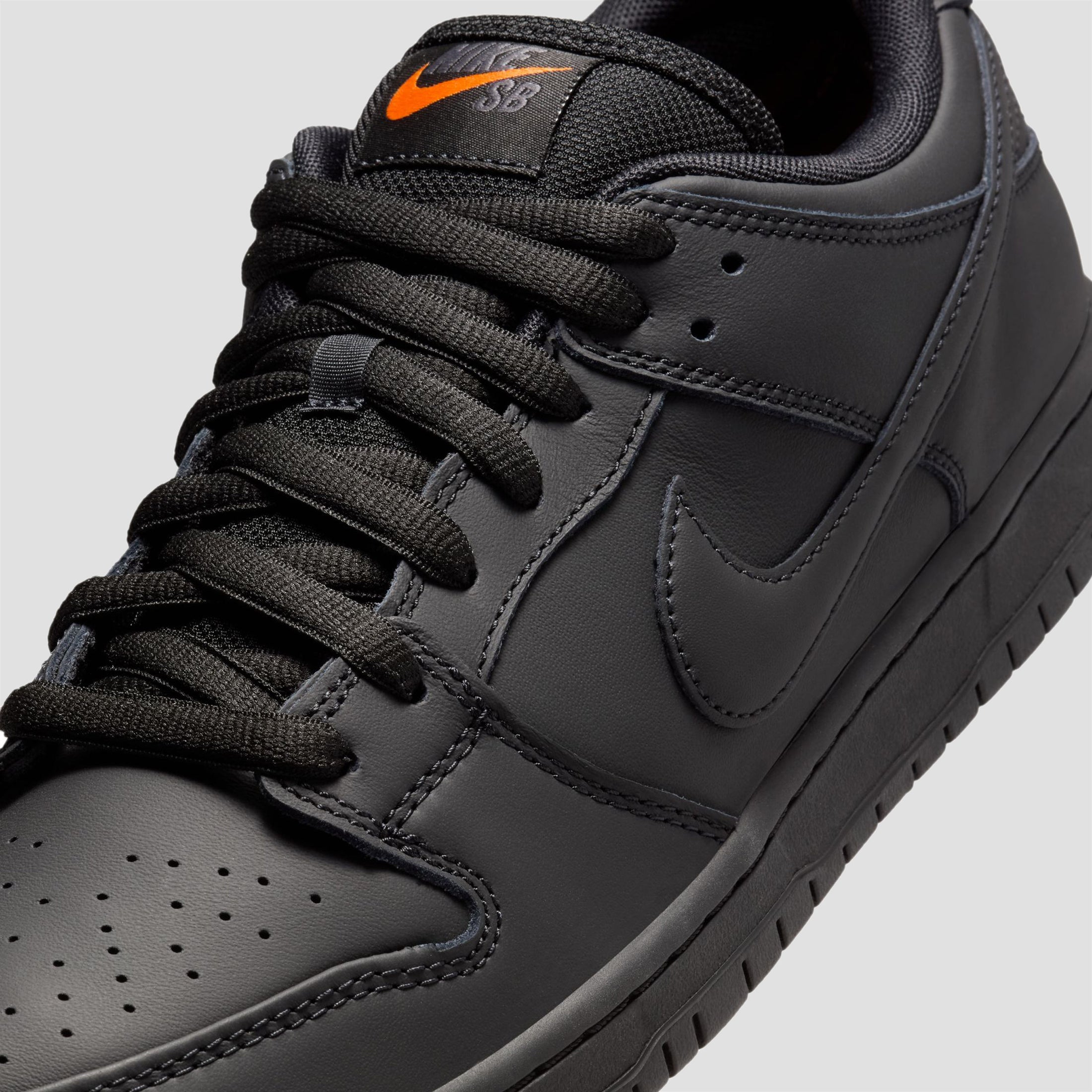 Nike SB Dunk Low Pro Skate Shoes Black / Black / Black