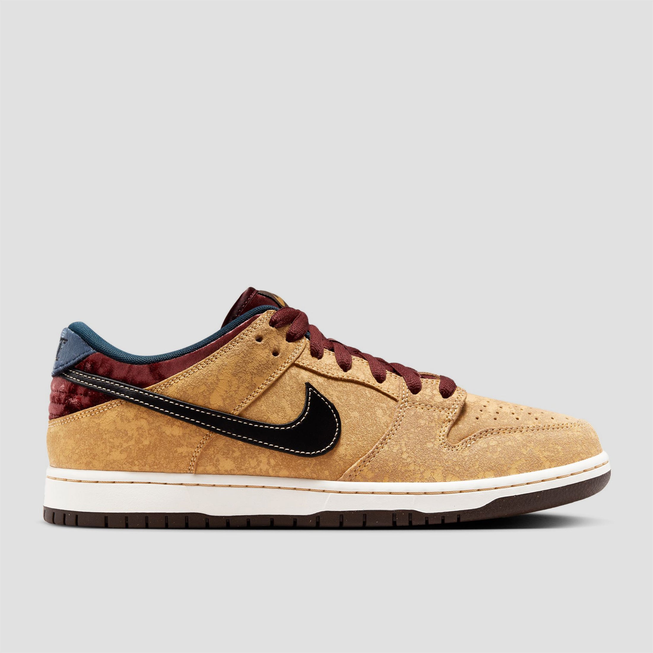 Nike SB Dunk Low Pro Cinema Celestial Gold / Black / Dark Team Red