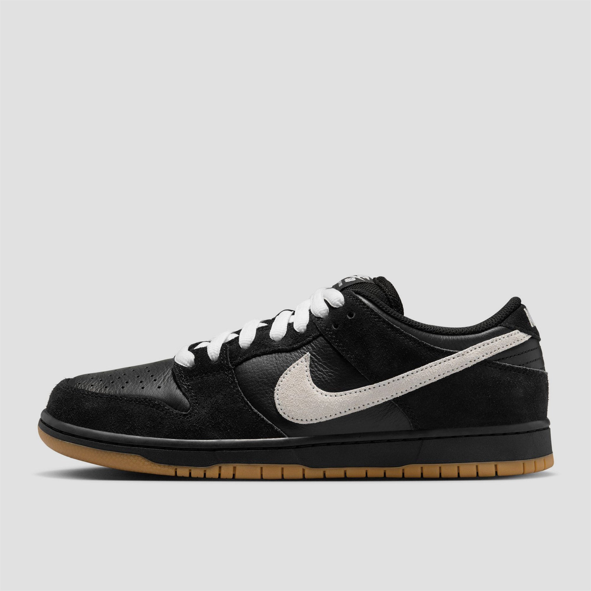 Nike SB Dunk Low Pro Skate Shoes Black / White / Black / Gum