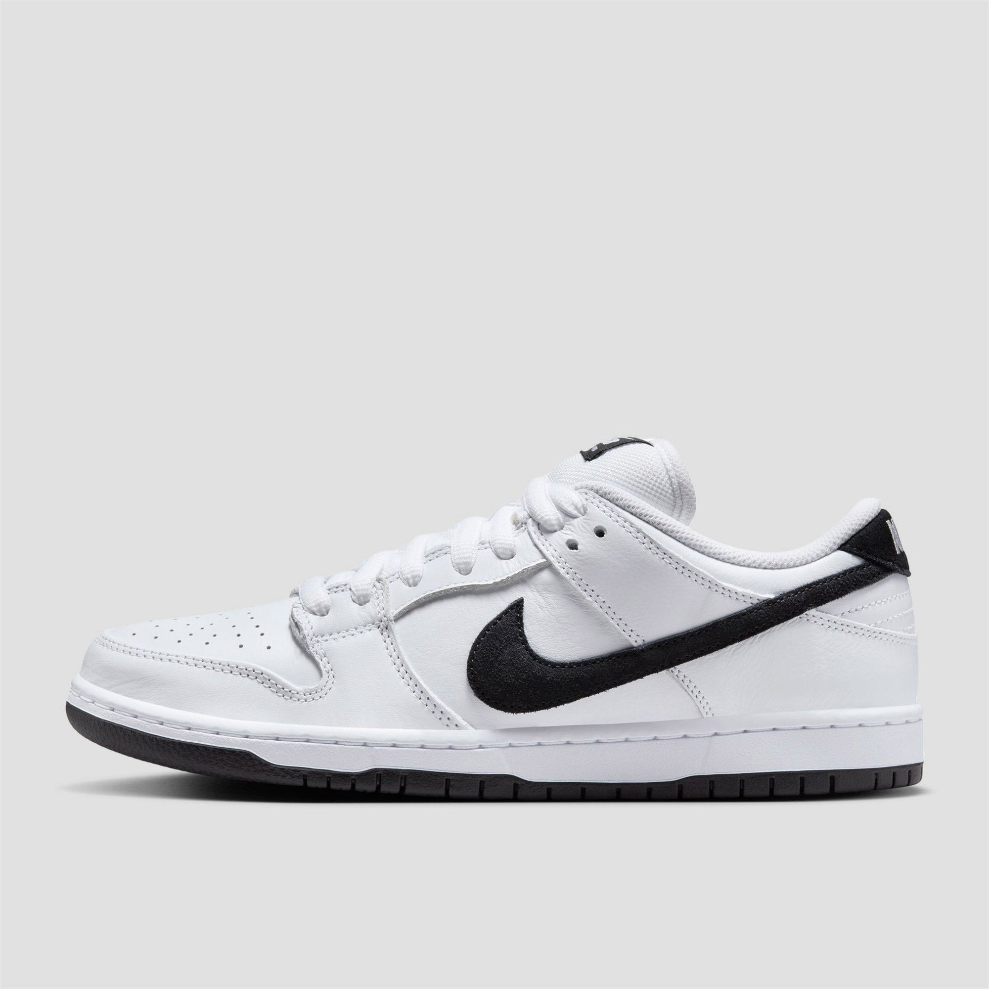 Nike SB Dunk Low Pro Skate Shoes White / Black / White / Black