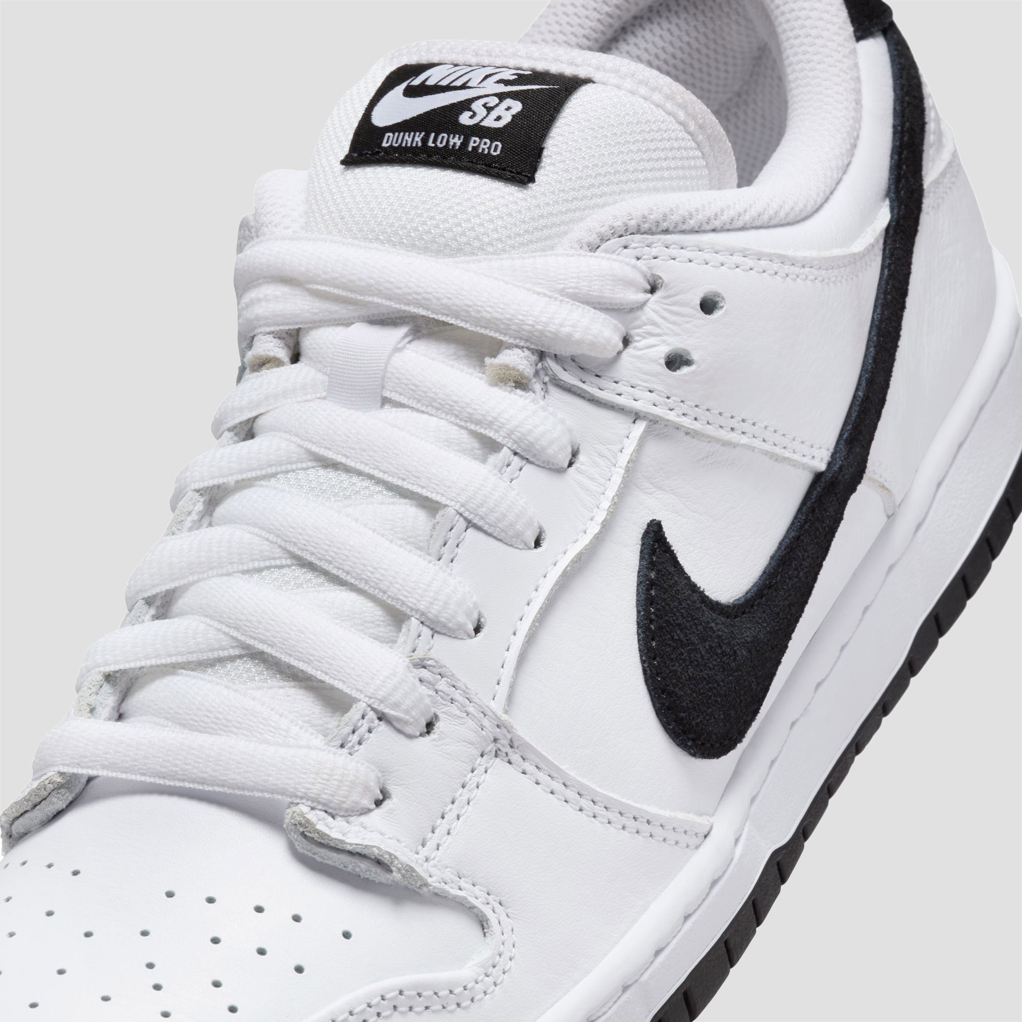 Nike SB Dunk Low Pro Skate Shoes White / Black / White / Black