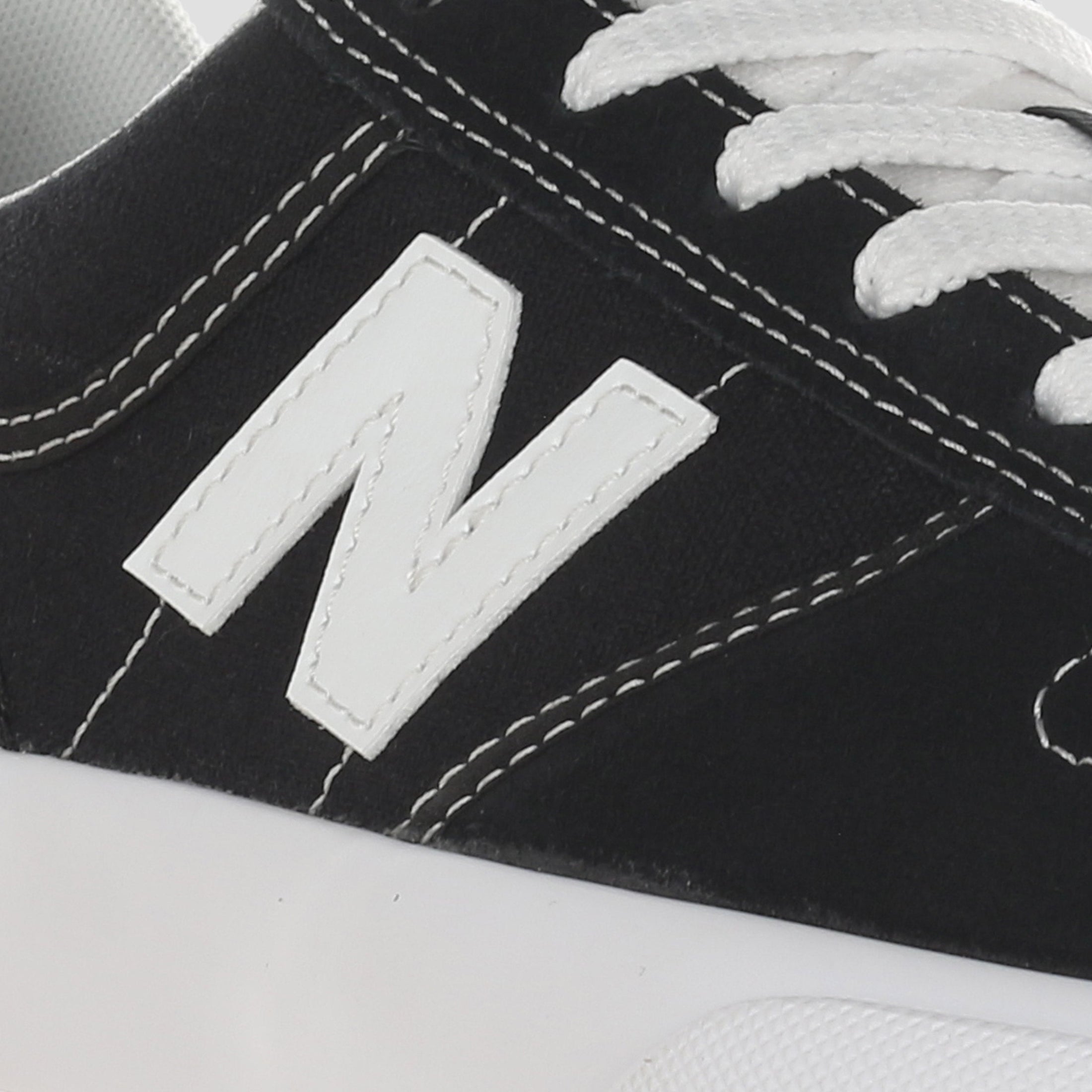 New Balance 272 Skate Shoes Black / White