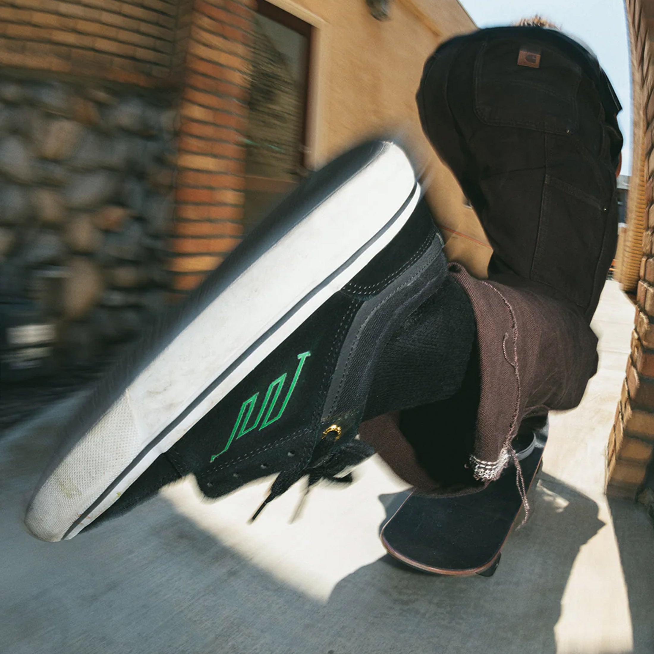 Emerica Hoban Skate Shoes Black / White / Gold