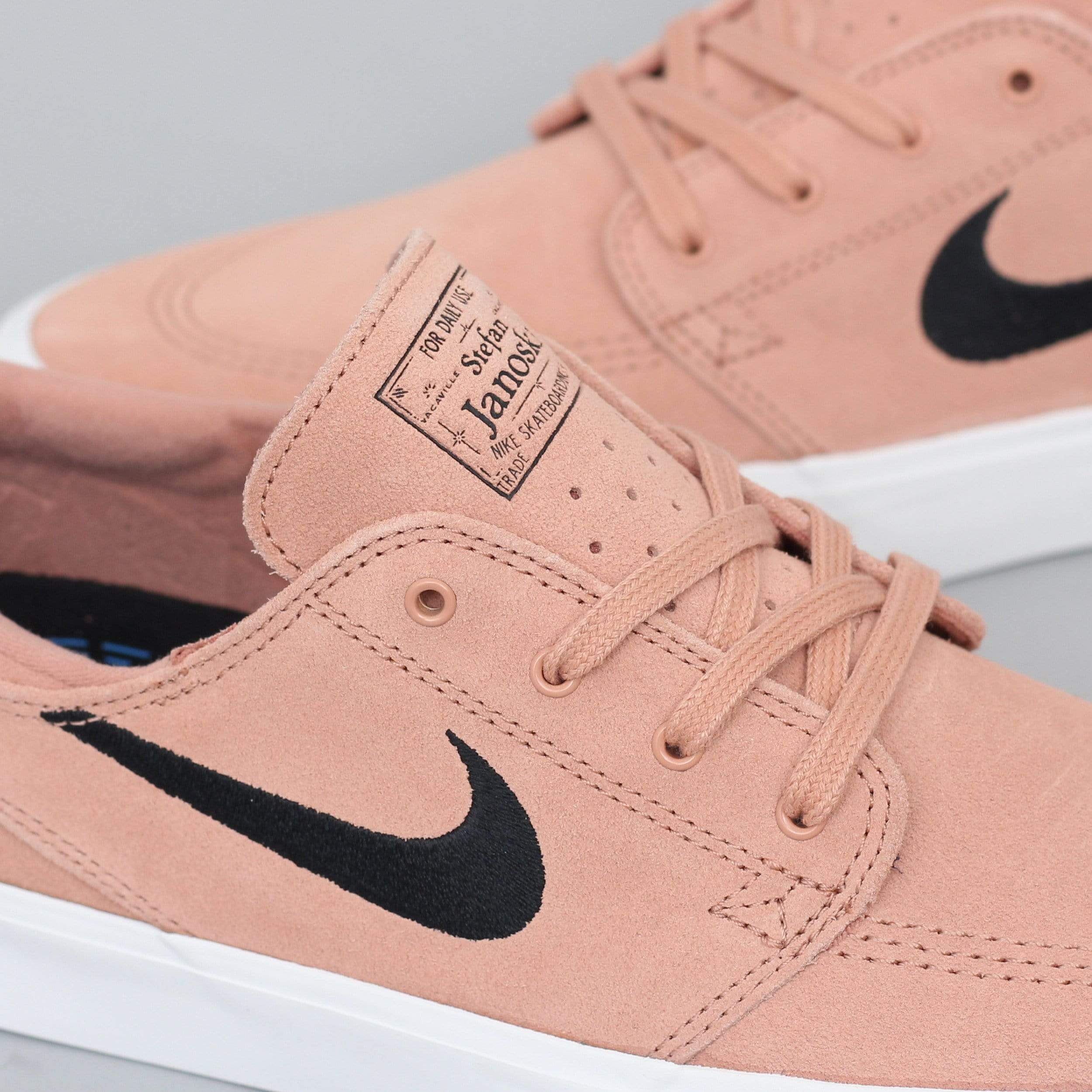 Nike sb sale rose gold